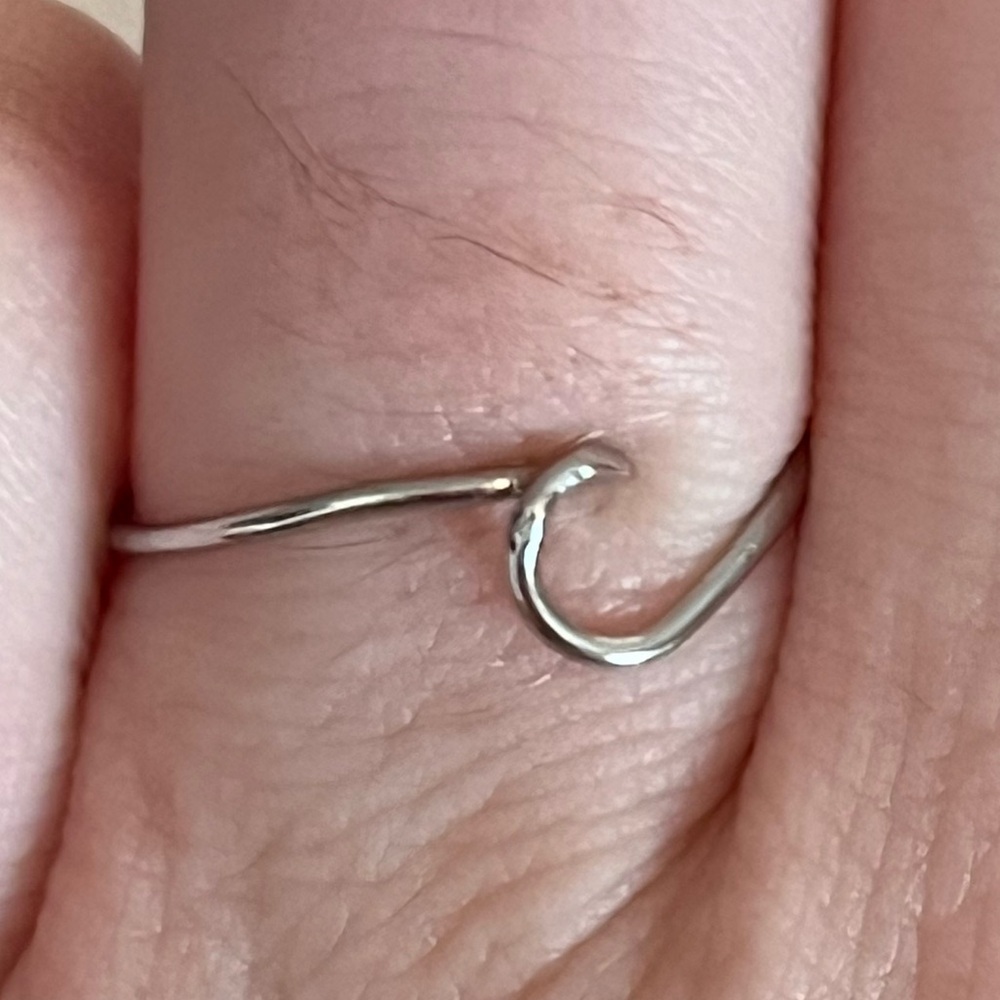 Dainty Silver Wave Ring Size 6